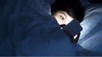 新研究“蓝光致郁”表明：睡前玩手机或致抑郁