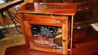 65岁《魔兽》玩家打造木质PC机箱 还晒了满墙手办