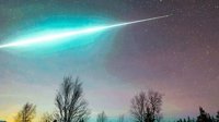 澳大利亚夜空现罕见绿色流星 划过天空后爆炸