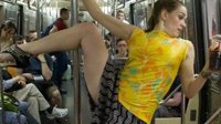网友整理“地铁迷惑行为”大赏 在车厢里跳舞太奇葩
