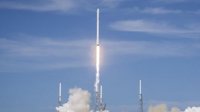 SpaceX龙飞船返回舱成功降落 宇航员平安着陆