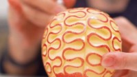 高玩刀工！日本达人用苹果还原《海贼王》恶魔果实