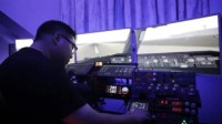 一位杭州程序员 手工搭建了个“波音737驾驶舱”