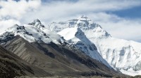 科学家在珠穆朗玛峰发现微塑料 可能来源于登山者