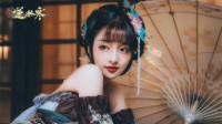女玩家自制游戏外观庆祝大雪 美背吸睛