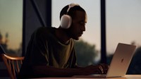 曝苹果欲推廉价版AirPods Max：塑料材质 349美元