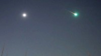 巨型火球深夜划过日本上空 青绿色 亮度堪比上弦月