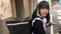 日本咖啡店推出女仆外卖服务 可爱女仆骑车送餐