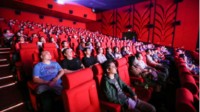 影院经理解释春节电影票大涨价:就地过年等原因所致