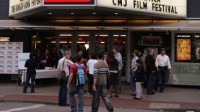 纽约电影院时隔一年重新开放 一个厅不能超50人