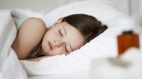 超8成中小学生睡眠时长未达标:上学日睡眠不足8小时