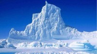 世界最大冰山已融化分裂 专家担心引起海平面上升