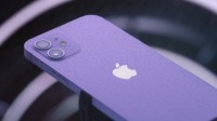 李楠评紫色iPhone 12：想抽发明基佬紫那个词的人