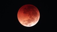 最大满月+月全食组合出道：“超级红月亮”今日现身
