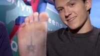 荷兰弟在脚底纹蜘蛛 好莱坞演员流行电影纪念纹身