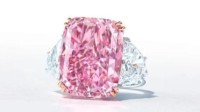 史上最贵紫粉钻石拍出1.8亿元 重达15.81克拉