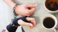 国外情侣决定锁在一起挽回感情 123天后还是分手了