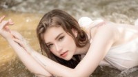 女生拍不出来的白丝美腿？二次元浓度过高的囧图