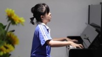 上帝开的另一扇窗:无眼女孩学琴2年考取英皇钢琴8级