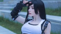 俄妹COS不同版本蒂法 纤腰短裙礼服亮眼