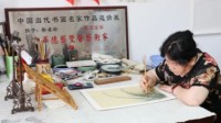活到老学到老典范 70岁阿婆拿到中国美院书画双学位