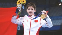 14岁奥运冠军全红婵家门口堆满辣条 网友和村民送的