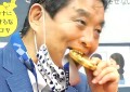日本一市长咬金牌拍照 奥组委：市长自费为运动员换新