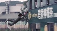 重温港片搏命式特技 纪录片《龙虎武师》8月28日上映
