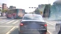 深圳一公交车路口漂移 交警：已找到司机 正在调查
