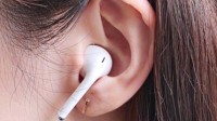 长时间使用耳机或致耳朵发炎 专家建议一天不超3小时