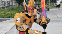 小伙用13位前女友制作铠甲 COS《假面骑士》帝王剑