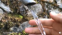 男子在阿尔卑斯山游玩 意外发现“完全静止”的水流