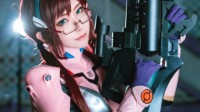 樱花妹COS《EVA》真希波 萌妹眼镜娘大狙肩上扛