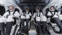 太空遨游三天 SpaceX首个全平民机组成功返回地球