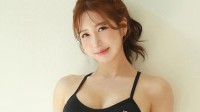 韩国健身人妻S曲线超完美 运动吊带秀腹肌