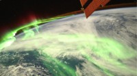 宇航员拍到绝美极光照片 地球如穿上绿色纱衣