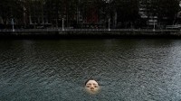 艺术接地气不能接地府 西班牙河中惊现“少女人头”