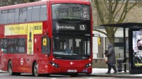 英国公交司机跳槽卡车司机 已导致部分公交线路瘫痪