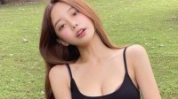 包不住的完美S曲线 韩国网红正妹兼具可爱与性感