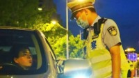 男子被查酒驾时喝半瓶白酒 学网络段子结果被拘役