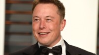 特斯拉“断网”致数百车主被锁车外 马斯克致歉