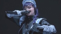 俄妹COS《黑礁》战斗女仆 持枪御姐战斗力爆表
