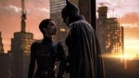 《新蝙蝠侠》公布全新剧照 蝙蝠侠猫女深情对视