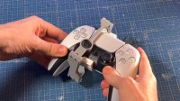 国外玩家制作单手PS5手柄适配器 感觉可以单人成行了