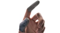 手游指尖操控新神器——飞智银布指套P1
