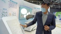 我国科研人员首创“永不融化的冰雪”:触感几乎相同