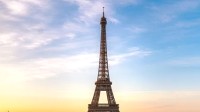 巴黎埃菲尔铁塔“长高”6米 顶部装天线总高330米