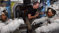 宇航员完成国际空间站出舱任务后 竟发现头盔滲水 