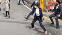 为朴槿惠挡酒瓶的女保镖走红 百里单挑一的动态图