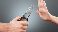 男子酒驾出车祸状告劝酒朋友获赔 法院：灌酒应负责